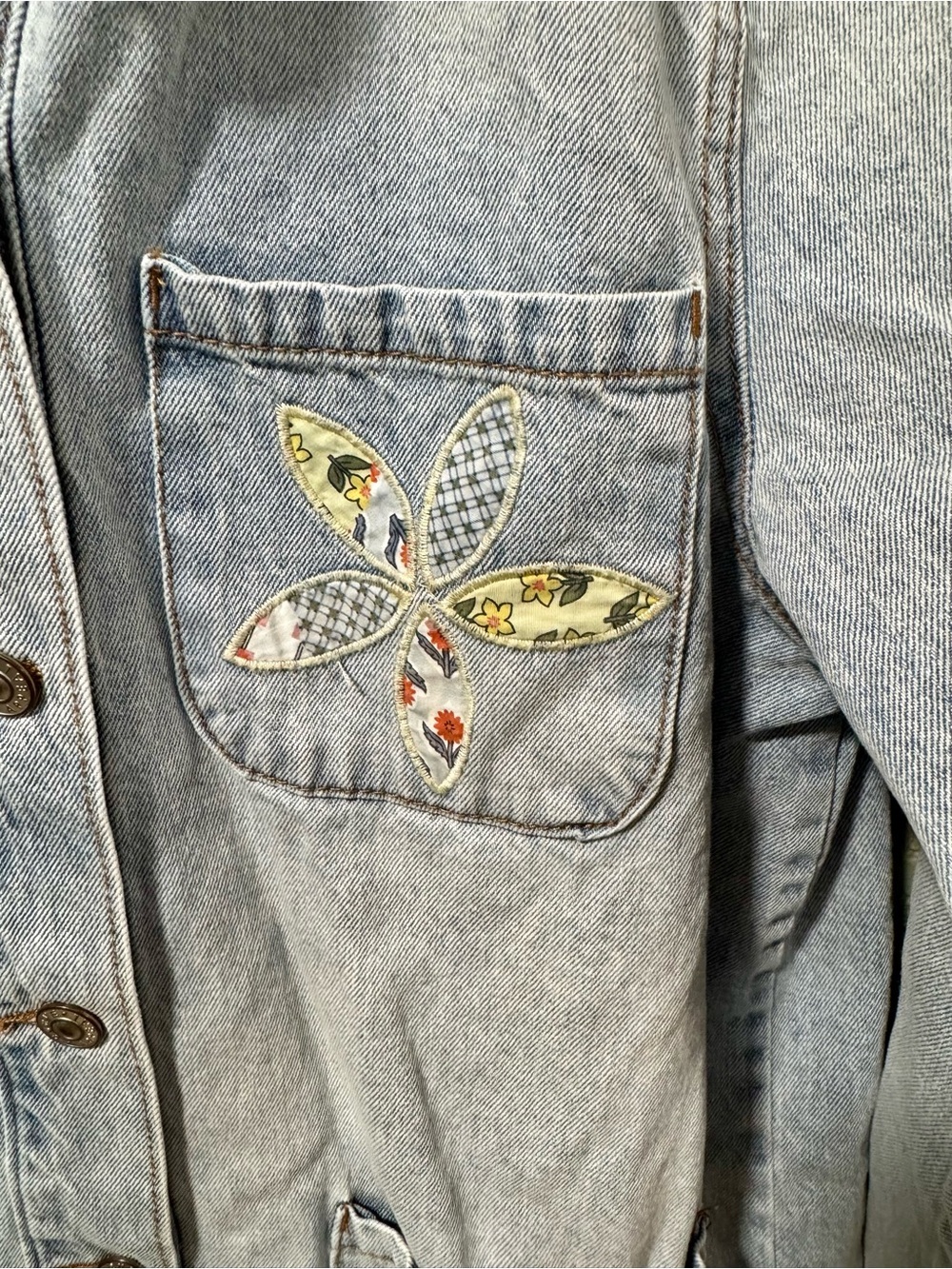 Curve Appeal Blue Washed Denim Jacket with Floral Appliqué Size Small - Picture 5 of 6